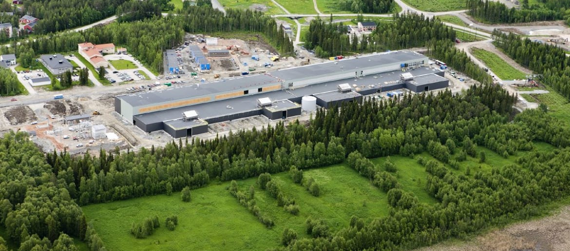 Serverihallit eivät ole ihan pieniä rakennuksia. Kuvassa halli facebookin tarpeisiin Luulajassa, Ruotsissa